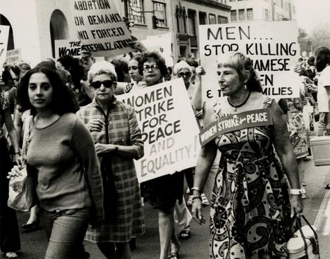 Womens Rights Protest 70s, 70s Moodboard, Womens Protest, Thesis Presentation, Protest Poster, Second Wave Feminism, Equal Rights For Women, Suffrage Movement, 1970s Women