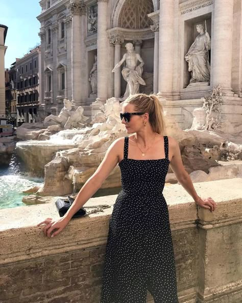 Week In Italy, What To Wear In Italy, European Travel Outfit, Rome Outfits, Italy Travel Outfit, Travel To Italy, Europe Travel Outfits, Italy Summer, Europe Outfits