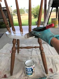 Painted Chairs Diy, Paint Chairs, Painted Wood Chairs, Chalk Paint Chairs, Chair Painting, Chair Art, Painting Wooden Furniture, Furnitur Ruang Keluarga, Decor Organization