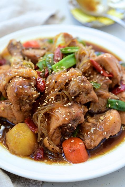 Jjimdak (Korean Braised Chicken) - Korean Bapsang Korean Braised Chicken, Korean Bapsang, Traditional Asian Dish, Braised Chicken Recipes, Asian Noodle Dishes, Asian Side Dishes, Korean Chicken, Mapo Tofu, Korean Cooking