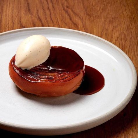 Nordic chefs on Instagram: "| Tarte tatin • Vanilla icecream • Brown sugar Caramel sauce | 👨🏽‍🍳By @christofferbrink 📍At @restaurantfrankcph Restaurent Frank, Copenhagen, Denmark (Euroean/scandinavian/danish cuisine) ••••••••••••••••••••••••••••• 🔥Follow @simplistic_food 💥Follow @simplistic_food ••••••••••••••••••••••••••••• Want to show us your most amazing dishes? Please TAG and follow @simplistic_food" Brown Sugar Caramel Sauce, Desert Restaurant, Brown Sugar Caramel, Tart Tatin, Danish Cuisine, Restaurant Dishes, Copenhagen Denmark, Caramel Sauce, Summer Desserts