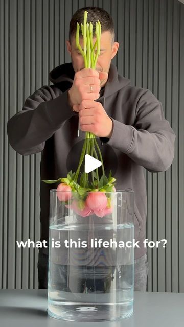 Fresh Flower Vase Ideas, Vase And Flowers Decoration, Peony Flower Arrangement Centerpieces, How To Make A Flower Centerpiece, One Flower Centerpiece, Flower Arrangements In A Vase, How To Arrange Roses In A Vase, Short Vase Flower Arrangements, Peony Arrangement Vase