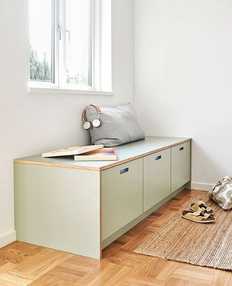 Applying an IKEA hack to your home decor is an interesting idea you can do to make it more functional. This bench is made using the idea of a drawer hack that is displayed horizontally. Placing it in the kids’ room area will make it more functional as a bench and also a simple storage idea. DIY Bench Hack from @andshufl Ikea Kitchen Bench, Ikea Kitchen Shelves, Ikea Hack Bench, Kids Storage Bench, Ikea Bench, Ikea Hack Storage, Diy Bench Seat, Kitchen Storage Bench, Ikea Kids Room