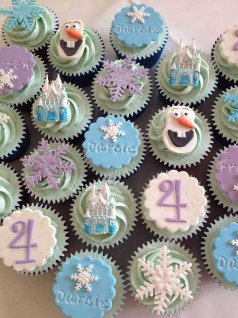 Frozen Food Ideas, Elsa Cupcakes, Frozen Theme Cupcakes, Disney Frozen Cupcakes, Cupcakes Frozen, Frozen Cupcake, Pastel Frozen, Deco Cupcake, Frozen Decorations