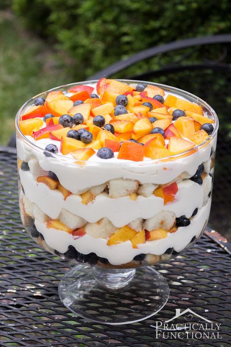 Make a no-bake peach blueberry trifle with this simple recipe! Parfait Trifle, Summer Trifle Recipes, Blueberry Trifle Recipe, Summer Trifle, Oreo Trifle, Blueberry Trifle, Trifle Bowl Recipes, Trifle Dessert Recipes, Trifle Recipes