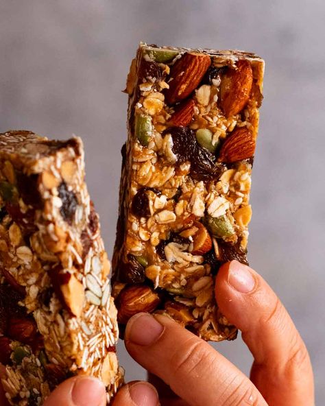 Homemade Muesli Bars, Best Breakfast Bars, Muesli Bar Recipe, Breakfast Bars Healthy, Breakfast Bars Recipe, Healthy Snack Bars, Muesli Bars, Healthy Bars, Granola Breakfast