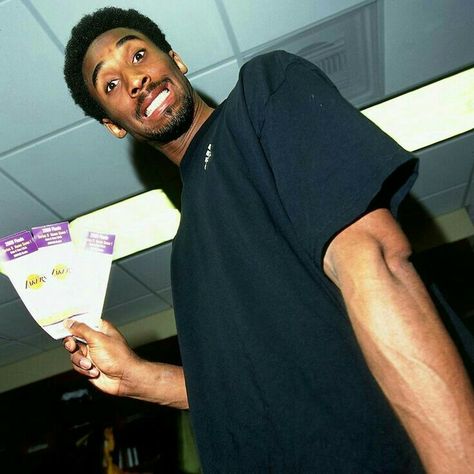 Young Kobe Bryant, Nba Funny, Keep Grinding, Kobe Mamba, Kobe & Gigi, Kobe Bryant Nba, Keep Believing, Kobe Bryant Pictures, Kobe Bryant Black Mamba