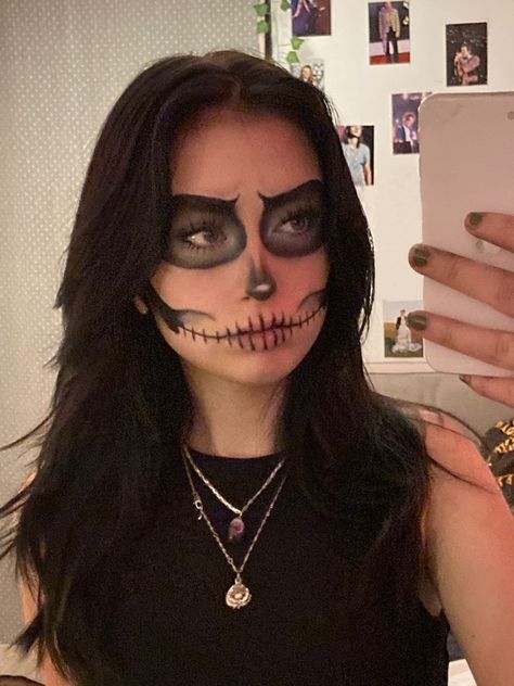 Easy Grim Reaper Makeup, Girl Grim Reaper Makeup, Skull Eye Makeup, Girl Skull Makeup, Skull Mouth Makeup, Preshower Makeup Ideas, Pre Shower Makeup Ideas, Face Painting Skull, Preshower Makeup