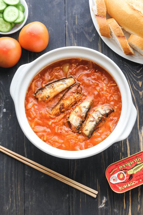 Sardine Breakfast, Sardines In Tomato Sauce Recipe, Vietnamese Breakfast, Sardines In Tomato Sauce, Canned Sardines, Sardine Recipes, Black Bean Sauce, Pork Buns, Tomato Sauce Recipe