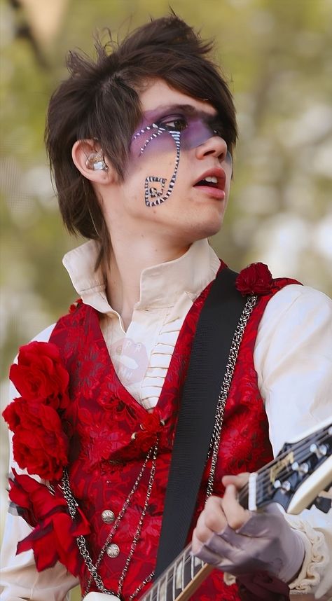 Ryan Ross The Young Veins, Make Carnaval, Emo Men, Ryan Ross, Brendon Urie, Panic! At The Disco, Emo Bands, My Chemical, Fall Out Boy