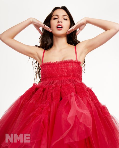 On The Cover – Olivia Rodrigo: “It’s important for me to be taken seriously as a songwriter” Nme Magazine, Celebrity Art, Celebrity Look, Fav Celebs, Olivia Rodrigo, Famous Celebrities, Nicki Minaj, Favorite Celebrities, Red Formal Dress