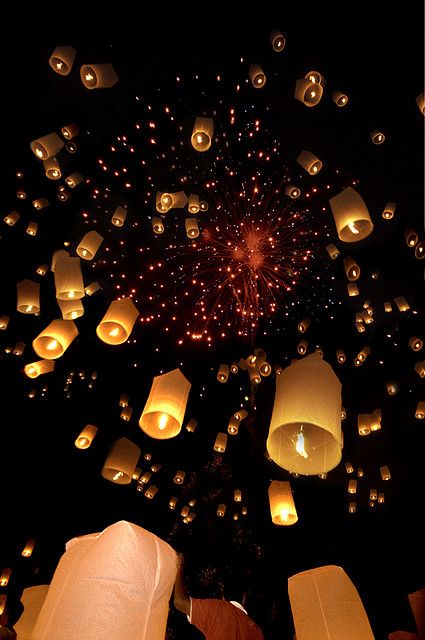 Floating lanterns, Thailand. Loy Krathong, Floating Lanterns, Sky Lanterns, Dark Autumn, Lantern Festival, Bonfire Night, Photo Design, Banksy, Rapunzel