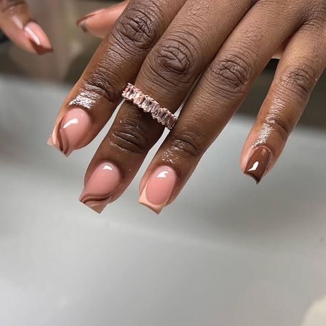 Brown French Tip Nails Pink And Brown Nails Short, Short Nude French Tip Nails, Baddie Thanksgiving Nails, Nude Tip Nails, Shorts Nails Acrylic, Short Polygel Nails Design, December Manicure, Short Square French Tip Acrylic Nails, Short Nails For Work