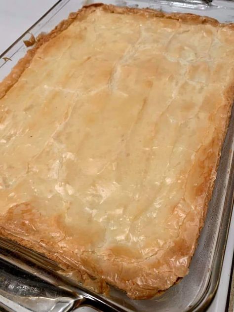 Ooey Gooey Butter Bars, Yellow Cake Mix Cookies, Butter Cake Bars, Ooey Gooey Cake, Butter Biscuits Recipe, Cake Mix Bars, Yellow Cake Mix Recipes, Ooey Gooey Bars, Ooey Gooey Butter Cake