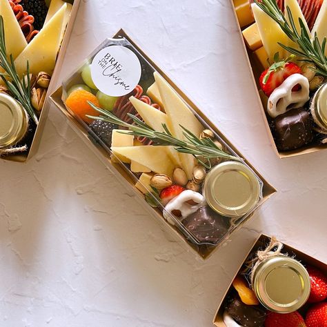 Charcuterie Board Boxes To Go, Charcuterie Snack Pack, Bento Box Charcuterie, Selling Charcuterie Boxes, Charcuterie Box With Wine, Christmas Charcuterie Box Gift, Charcuterie Marketing, Charcuterie Board For One Person, Selling Charcuterie Boards