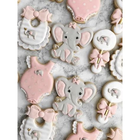 Elephant Baby Shower Theme Girl, Baby Shower Elephant Theme, Girl Baby Shower Ideas, Elephant Baby Shower Cake, Baby Shower Girl Diy, Pink Baby Shower Decorations, Girl Shower Themes, Peanut Baby Shower, Elephant Baby Shower Decorations