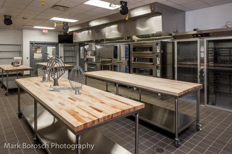 Bakery Kitchen Layout, Bakery Kitchen Design, Bakery Shop Interior, Ruangan Studio, Restaurant Kitchen Design, Commercial Kitchen Design, Bakery Shop Design, Bakers Kitchen, Bakery Interior