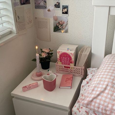 Prettiest Celebrities, Uni Room, Side Table Decor, Dekorasi Kamar Tidur, Pinterest Room Decor, Girly Room, Cute Room Ideas, Pretty Room, Dreamy Room