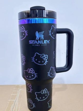 Kuromi Tumbler Cup, Stanley Cup Aesthetic Accessories, Hello Kitty Stanley Cup, Kuromi Room, Copo Stanley, Hello Kitty Water Bottle, Hello Kitty Merchandise, Rhinestone Cups, Hello Kitty Rooms