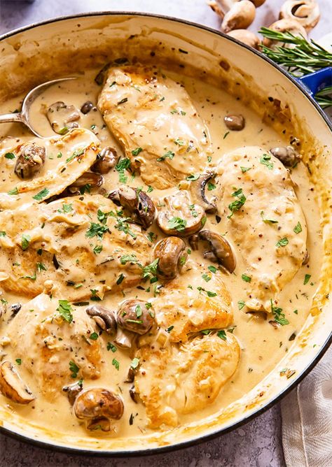 Blanquette de poulet aux champignons : un plat raffiné et facile à faire. - Recette par Plat et recette Thai Chicken Recipes, Chicken Lombardy Recipes, Chicken Lombardy, Gluten Free Chicken Recipes, Chicken Mushroom Recipes, Chicken Slices, Pepper Chicken, Diced Chicken, Chicken Stuffed Peppers