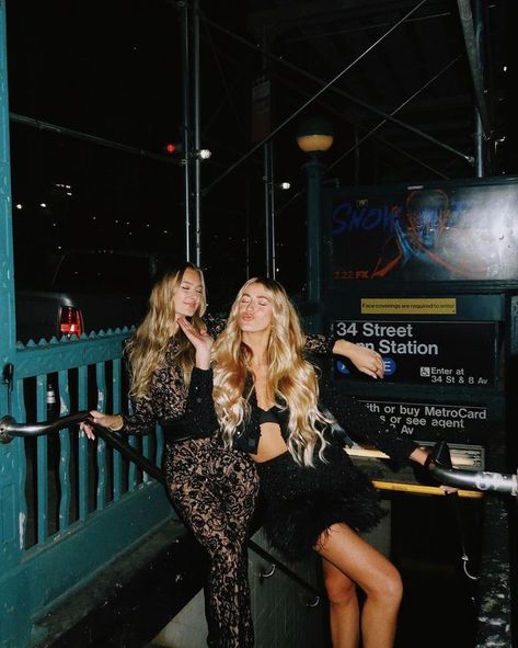 Nyc Night Out Aesthetic, Nyc Birthday Aesthetic, Nyc Night Out, Night Out Photo Ideas, Going Out Pictures, Night Out Photoshoot, Nyc Nye, Night Out Pictures, Night Out Nyc