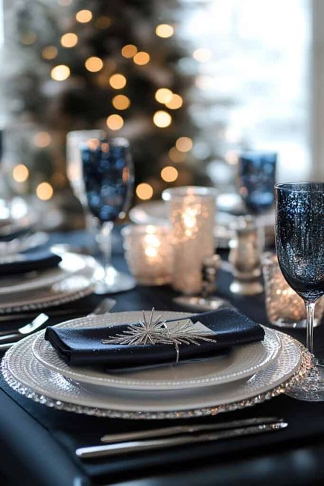 Dark Blue Table Setting, Blue Silver Christmas Decor, Dark Blue Christmas Decor, Winter Table Settings, Dinner Party Setting, Blue Place Settings, Christmas Dinner Set, Winter Table Setting, Blue Table Settings