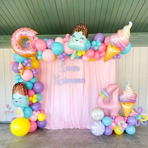 LuxanBalloons - San Diego Balloons & Backdrops on Instagram: "Such a sweet party 😍 🍭 Loving the balloon bouquet and balloon garland duo 🎈" Sweets Balloon Garland, How Sweet To Be 5 Birthday Party, Two Sweet Balloon Arch, Two Sweet Party 2nd Birthday Balloons, Candy Decorations Diy Birthday Parties, Ice Cream Party Backdrop Ideas, Four Ever Sweet Birthday Decorations, Two Sweet Backdrop Ideas, Candy Theme Balloon Decor