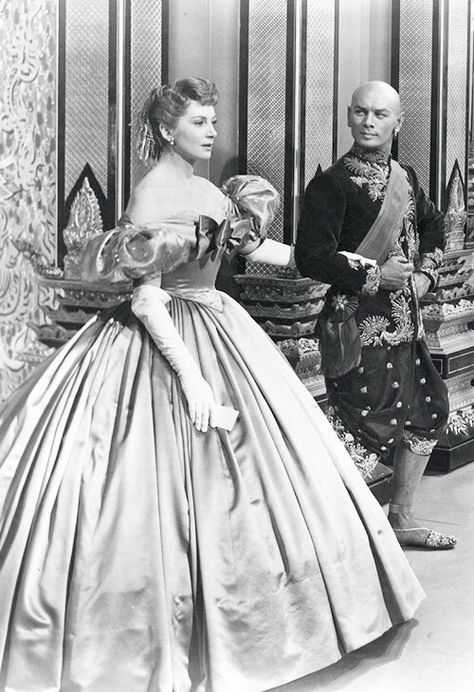 Deborah Kerr and Yul Brynner in ‘The King & I’, 1956 Debra Kerr, The King And I, Yul Brynner, Deborah Kerr, Hollywood Costume, Shall We Dance, Actrices Hollywood, Movie Couples, Movie Costumes