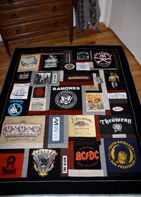 Concert tshirt quilt - What a cool idea. Now you don't have to thrown out all those great concert shirts when they get worn out...or too small... Concert Tshirt Quilt, Tshirt Quilt Pattern, Tshirt Quilts, Shirt Blanket, Tee Shirt Quilt, Shirt Quilts, Tshirt Blanket, T Shirt Quilt, Keepsake Quilting