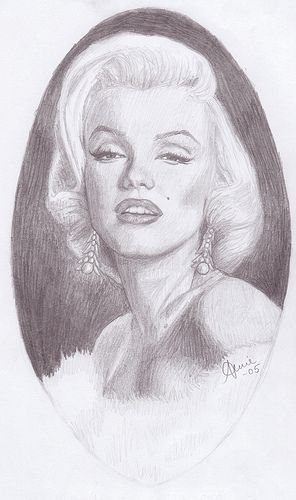 Marilyn Monroe | by Variya Marilyn Monroe Sketch, Draw Celebrities, Sketching Faces, Marilyn Monroe Drawing, Marilyn Monroe Artwork, Marilyn Monroe Portrait, Spiderman Art Sketch, Angel Artwork, Marilyn Monroe Art