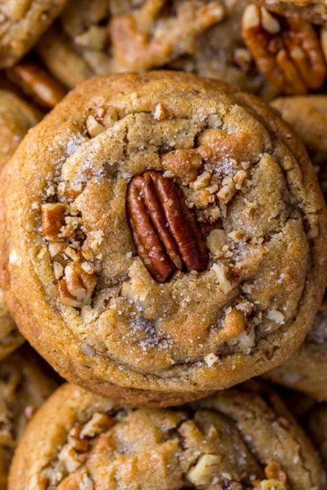 Brown Butter Pecan Cookies, Cookies With Pecans, Christmas Cookie Recipes Holiday, Heavenly Recipes, Christmas Cookie Box, Butter Pecan Cookies, Christmas Baking Recipes, Pecan Cookies, Cookie Time