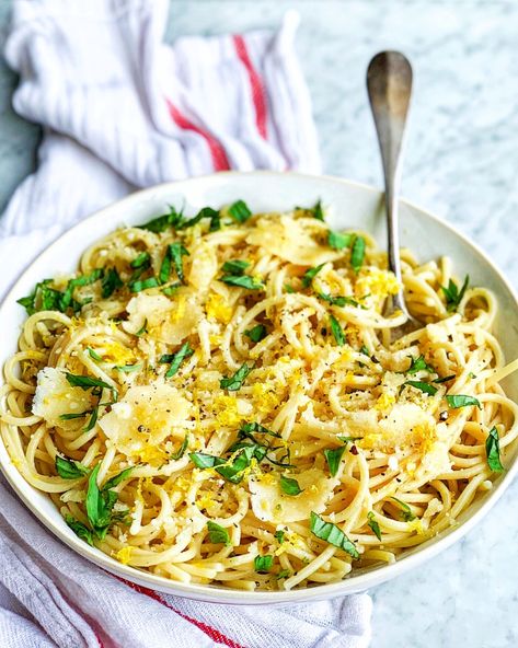 Lemon Spaghetti w/Parmesan & Basil – Michellesipsandsavors Lemon Basil Pasta, Lemon Parmesan Pasta, Lemon Spaghetti, Basil Recipes, Basil Pasta, Parmesan Recipes, Lemon Basil, Dinner Entrees, Cooking For Two