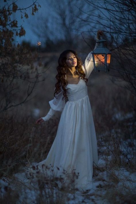 Lantern Photography, Whimsical Photoshoot, Fairytale Photoshoot, Witch Photos, Fairy Photoshoot, Halloween Photography, Fairytale Photography, Photographie Portrait Inspiration, Winter Photoshoot