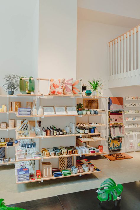 Small Shop Interior, Small Boutique Interior, Stationery Store Design, Gift Shop Interiors, Eco Store, Store Design Boutique, Store Interiors, Retail Store Design, Luxe Interiors