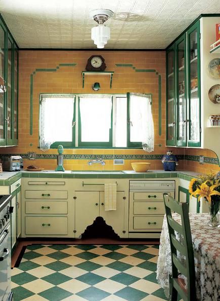 cgmfindings: #ArtDeco Vintage Yellow Kitchen                                                                                                                                                                                 More Vintage Art Deco Kitchen, Vintage Yellow Kitchen, Interior Art Deco, Tudor Kitchen, Old Fashioned Kitchen, Art Deco Kitchen, Kitchen Retro, Mediterranean Kitchen, Interior Vintage