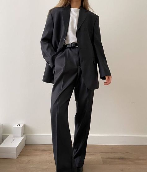 Gender Neutral Formal Attire, Formal Wear Women Aesthetic, Business Formal Aesthetic, Masculine Female Outfits Formal, Women In Masculine Clothing, Women Masculine Outfit, Formal Masculine Outfit, Masculine Business Casual For Women, Masc Clothes Women