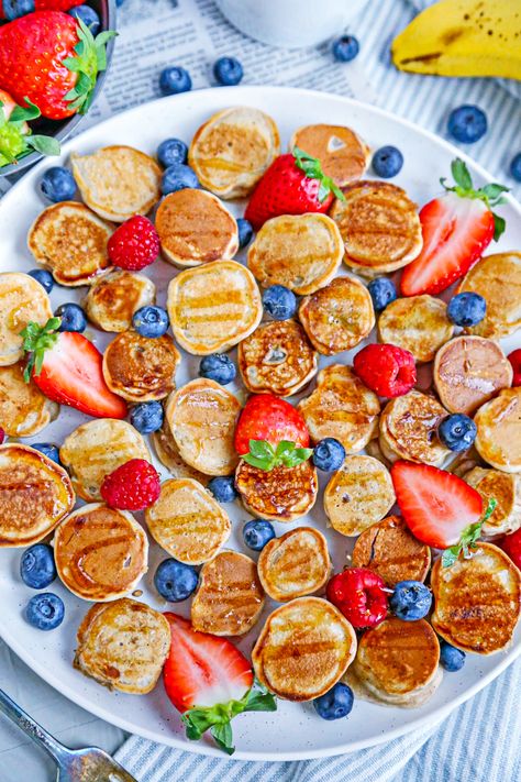 Banana Pancake Bites, Fruit Food Photography, Pancake Bites Recipe, Easy Banana Pancakes, Banana Dip, Dutch Babies, Banana Pancake, Pancake Bites, Breakfast Yummy