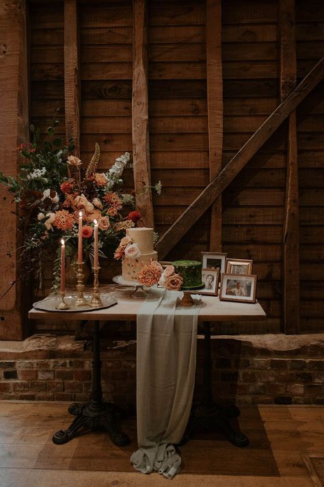 Wedding Cake Table Ideas Vintage, Whimsical Head Table Wedding, Cake Table Design Ideas, Wedding Cake On Sweetheart Table, Rustic Wedding Cake Table Ideas, Backyard Wedding Cake Table, Boho Wedding Cake Backdrop, Cake Table Boho Wedding, Cake Table Arrangement