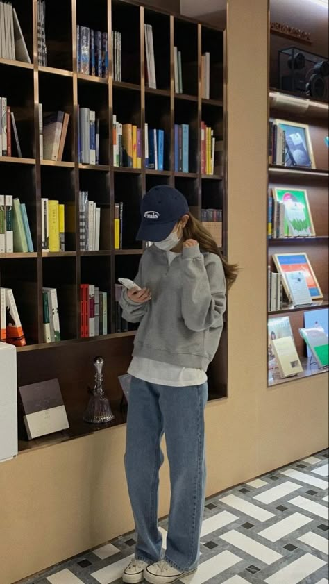 Fem Style, Womens Oversized Sweatshirts, Mode Ulzzang, Wardrobe Tips, Trik Fotografi, Sweatshirt Outfit, Outfits Chic, Nice Style, Fashion Hoodies