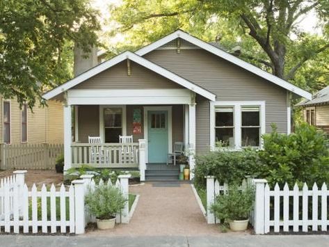 Homes With Great Curb Appeal in Austin, Texas | Landscaping Ideas and Hardscape Design | HGTV Cottage Exterior Colors, Tiny House Plans Small Cottages, Small Cottage Designs, House Makeovers, Small Cottages, Best Tiny House, Cottage Exterior, White Picket Fence, Exterior Color Schemes