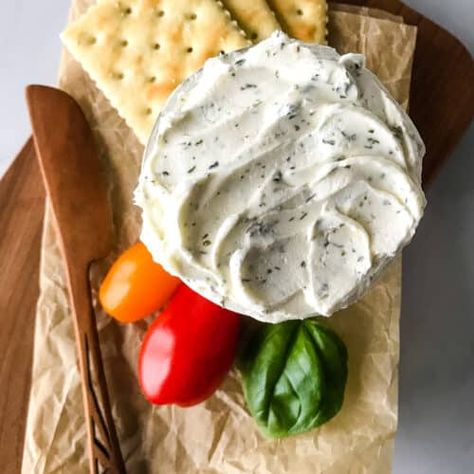 Herb and Garlic Cream Cheese Spread Herb Cream Cheese Recipe, Garlic Crackers, Garlic Cream Cheese, Herb Cream Cheese, Cream Cheese Spread Recipes, Cheese Spread Recipes, Garlic Spread, Cream Cheese Spread, Spreadable Cheese