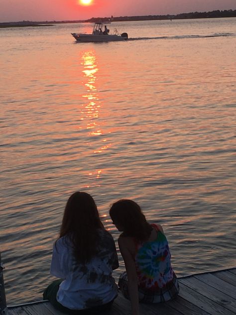 #aesthetic #sunset #sisters #cute Sibling Aesthetic Sisters, Sister Bonding Aesthetic, Rich Older Sister Aesthetic, Big Sister And Little Sister Aesthetic, Sister Bond Aesthetic, Sister Asthetic Picture, Sister Love Aesthetic, Twin Sister Aesthetic, 2 Sisters Aesthetic