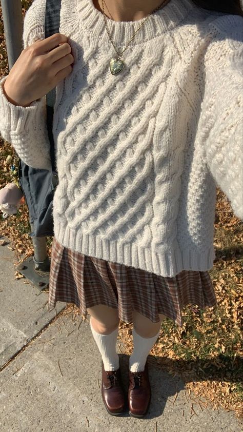 Light Academia Outfit, Academia Outfits, Downtown Outfits, Rory Gilmore, Light Academia, Plaid Skirt, 가을 패션, Autumn Outfit, Outfit Inspo Fall