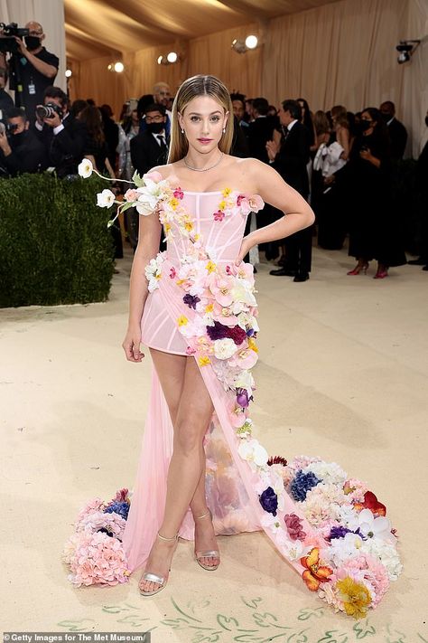 Met Gala Outfits, Met Gala Dresses, Pink Flower Dress, Gala Outfit, Floral Gown, Lili Reinhart, Costume Institute, Celebrity Red Carpet, Gala Dresses