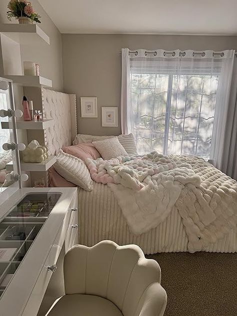 Bedroom Ideas For Small Rooms Cozy, Dream Bedroom Inspiration, White Room Decor, Luxury Room Bedroom, Classy Bedroom, Dekorasi Kamar Tidur, Room Redesign, Redecorate Bedroom, Luxury Rooms