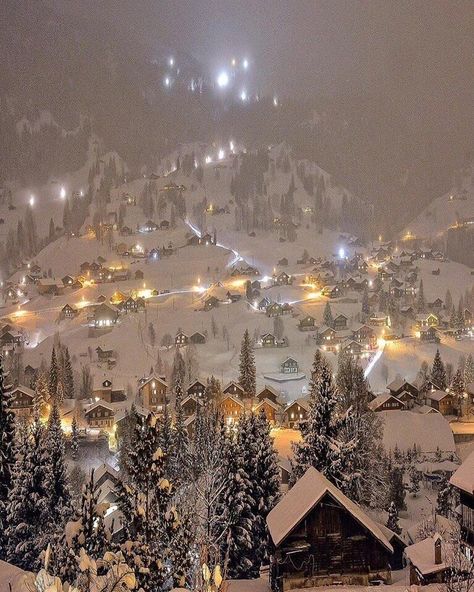 Haidar Ali, Grindelwald Switzerland, Wallpaper Winter, Christmas Feeling, Winter Scenery, Cozy Place, Beautiful Places In The World, Winter Aesthetic, Decoration Christmas