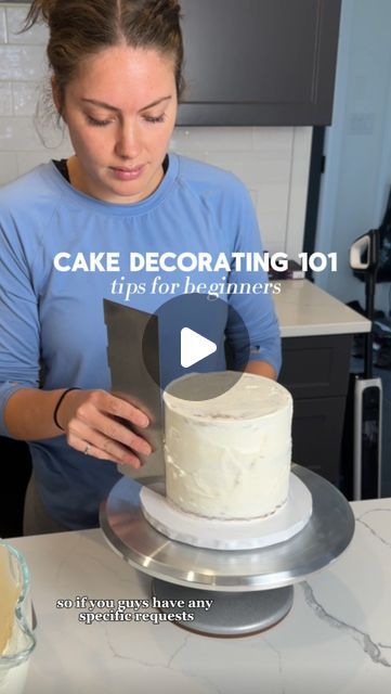 3 Step Cake Design Birthday, How To Buttercream A Cake, Cake Finishing Ideas, How To Put Fondant On A Round Cake, Cake Edges Decoration, Beautiful Buttercream Cake Designs, How To Smooth Buttercream On Cake, How To Cover A Cake With Buttercream, Cake Decorating Tricks