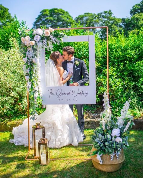 Sustainable Garden Design, Diy Wedding Photo Booth, Wedding Entrance Decor, Photo Backdrop Wedding, Dream Wedding Decorations, Wedding Planning Decor, Date Today, Copper Frame, Wedding Entrance