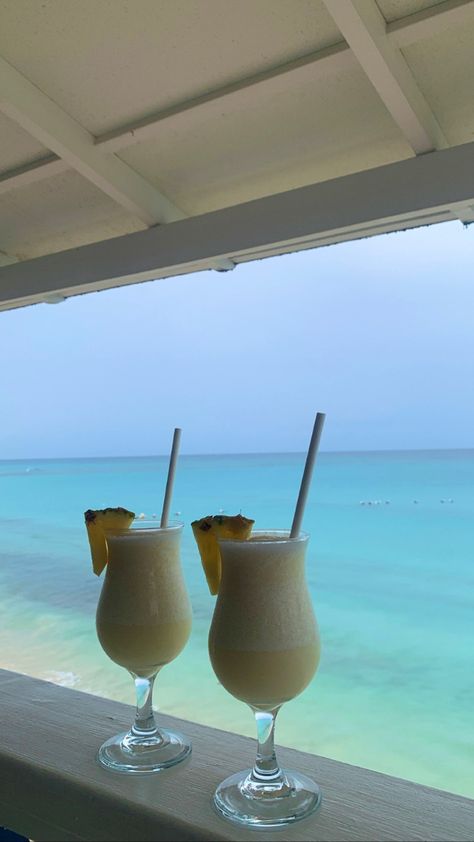 pina coladas 🍹 Pina Colada Drinks, Virgin Pina Colada, Pretty Alcoholic Drinks, Pina Coladas, Vacation Meals, Beach Drinks, Summer Baking, Tropical Drink, Pretty Drinks