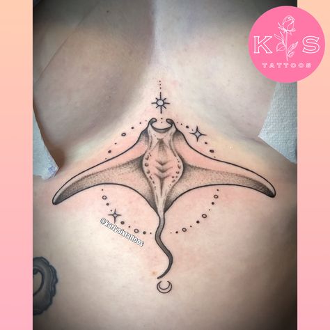 Black and grey manta ray sternum tattoo Stingray Tattoo Sternum, Stingray Tattoo Thigh, Woman Sternum Tattoo, Stingray Tattoo Back, Stingray Sternum Tattoo, Ocean Sternum Tattoo, Stingray Rib Tattoo, Manta Ray Spine Tattoo, Manta Ray Sternum Tattoo